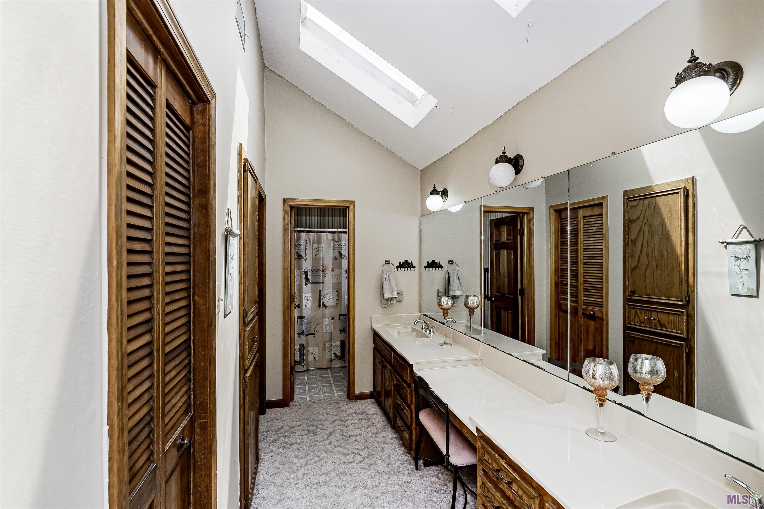 12324 Schlayer Avenue Baton Rouge, LA 70816 - Photo 28 of 36 Large primary bath