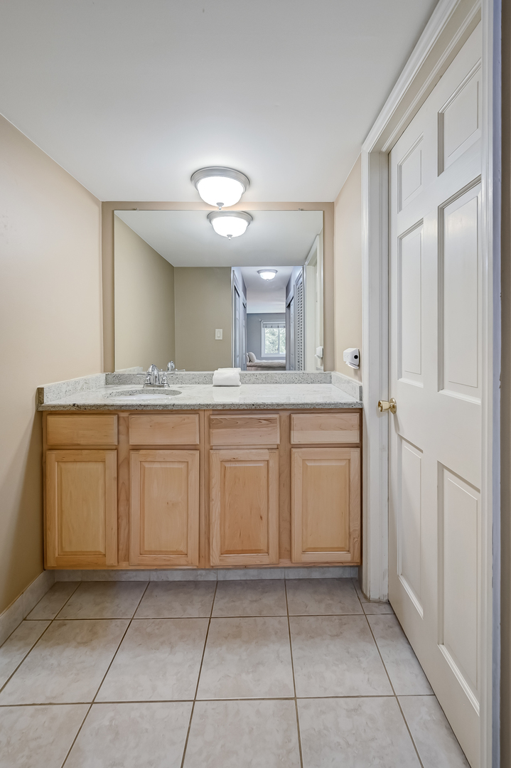 1640 Royal Oak Road, Unit 4 Darien, IL 60561 - Photo 13 of 20 Gallery Image 13