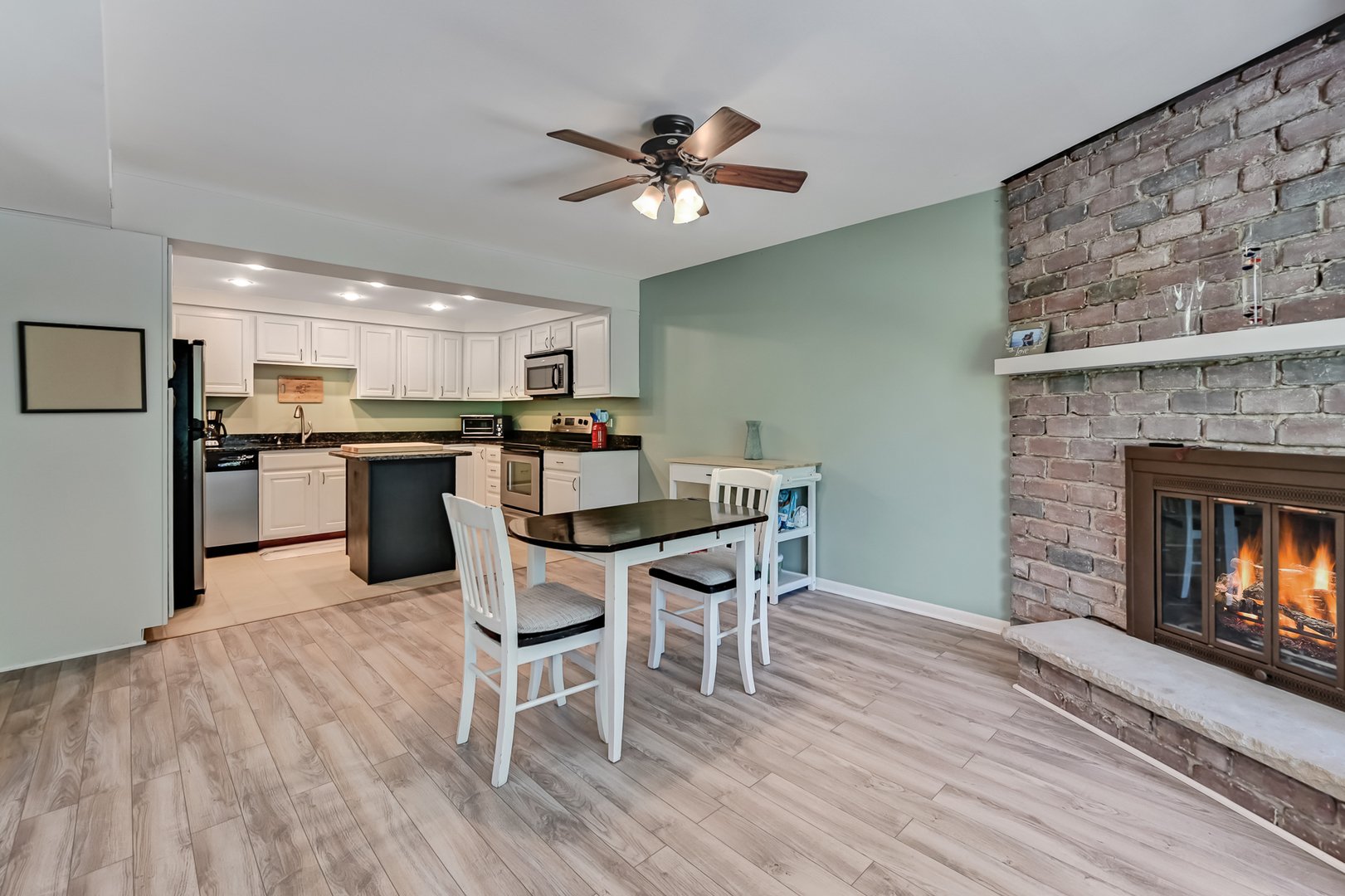 1640 Royal Oak Road, Unit 4 Darien, IL 60561 - Photo 9 of 20 Gallery Image 9