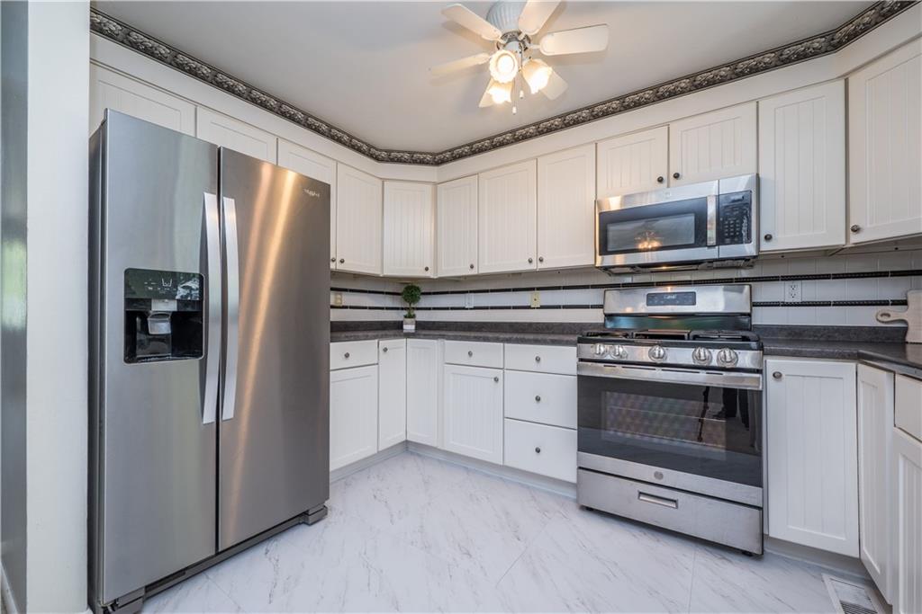 1565 Cathell Road Pittsburgh, PA 15236 - Photo 10 of 27 Kitchen