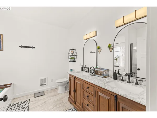 $675,000 | 1118 South 11th Street, Coos Bay, OR 97420