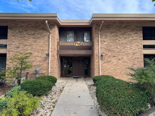 $79,900 | 2650 South 60th Street, Unit 11, Milwaukee, WI 53219