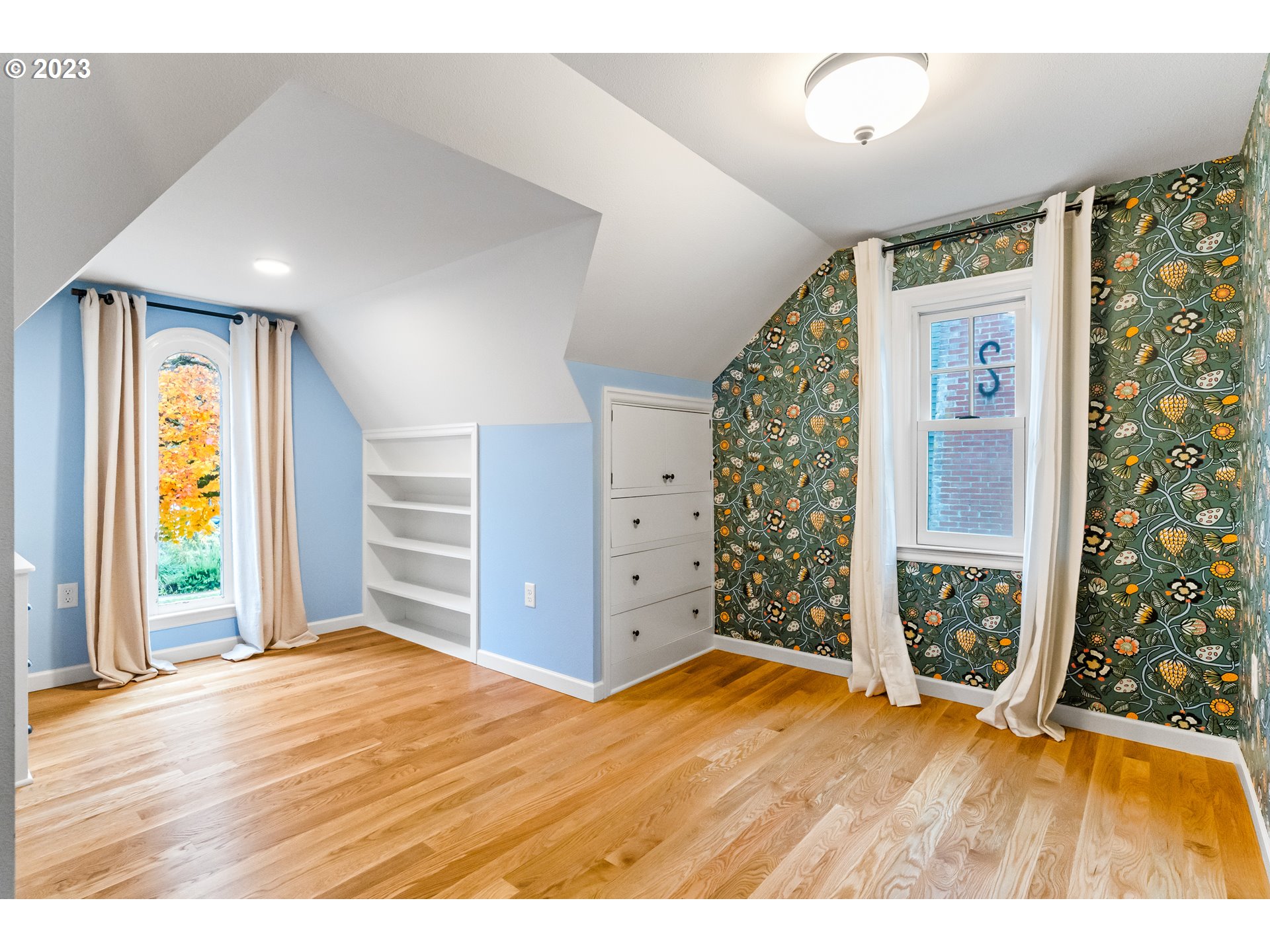 1565 18th Street Northeast Salem, OR 97301 - Photo 29 of 41 a view of an empty room with wooden floor and a window