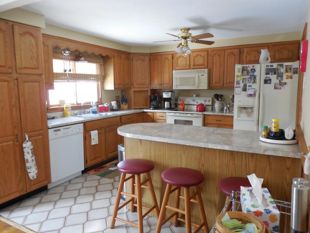 27 Lane Road Pelham, NH 03076 - Photo 4 of 22