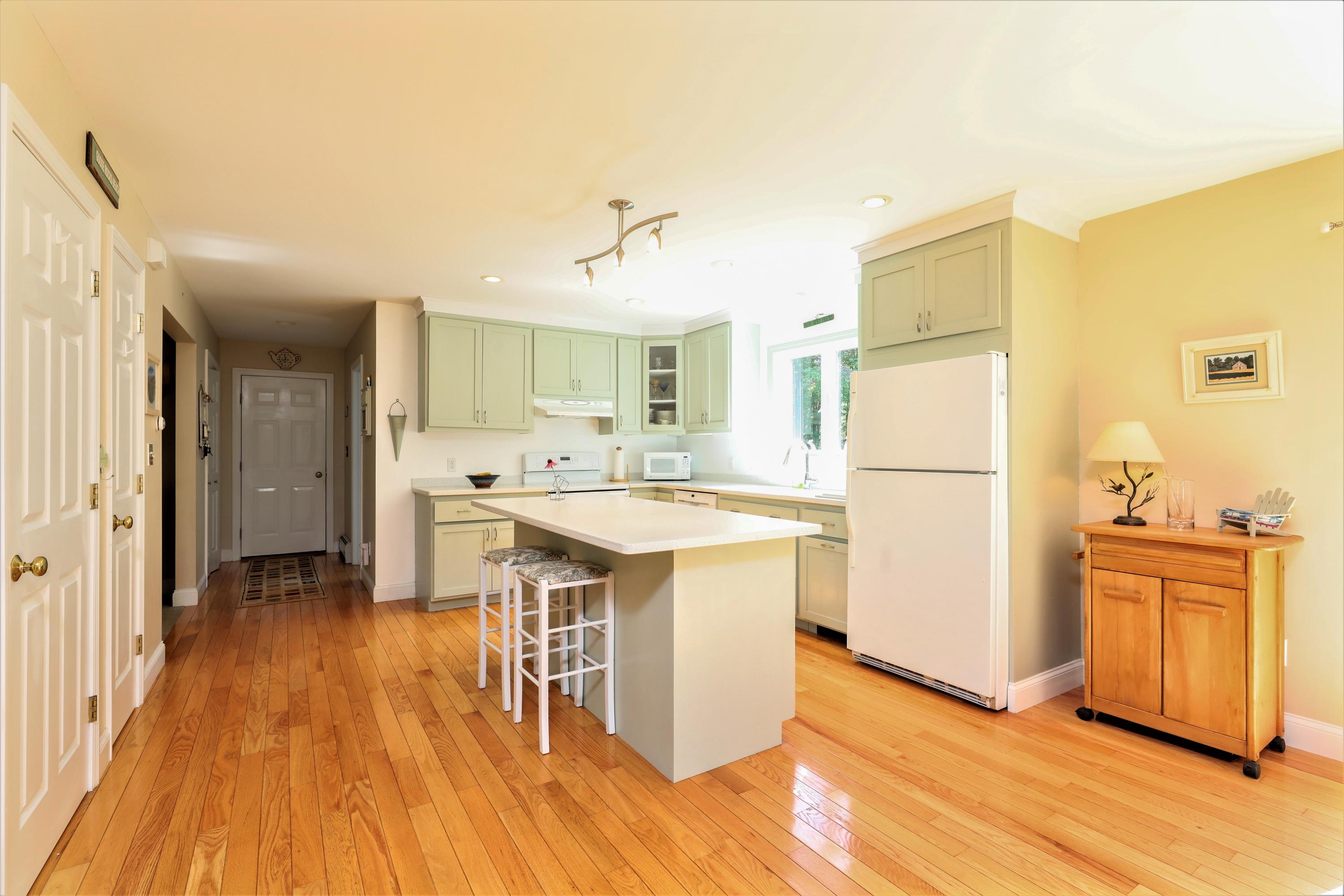 16 Heath Road Kennebunk, ME 04043 - Photo 19 of 43 It looks almost new
