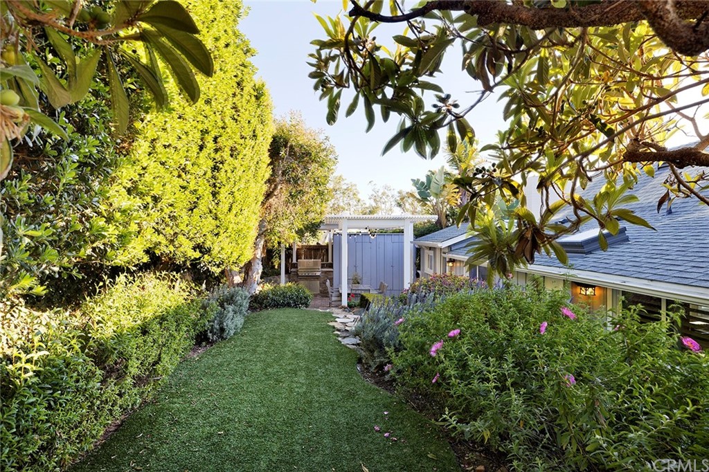 151 Rockledge Terrace Laguna Beach, CA 92651 - Photo 18 of 24 a view of a back yard
