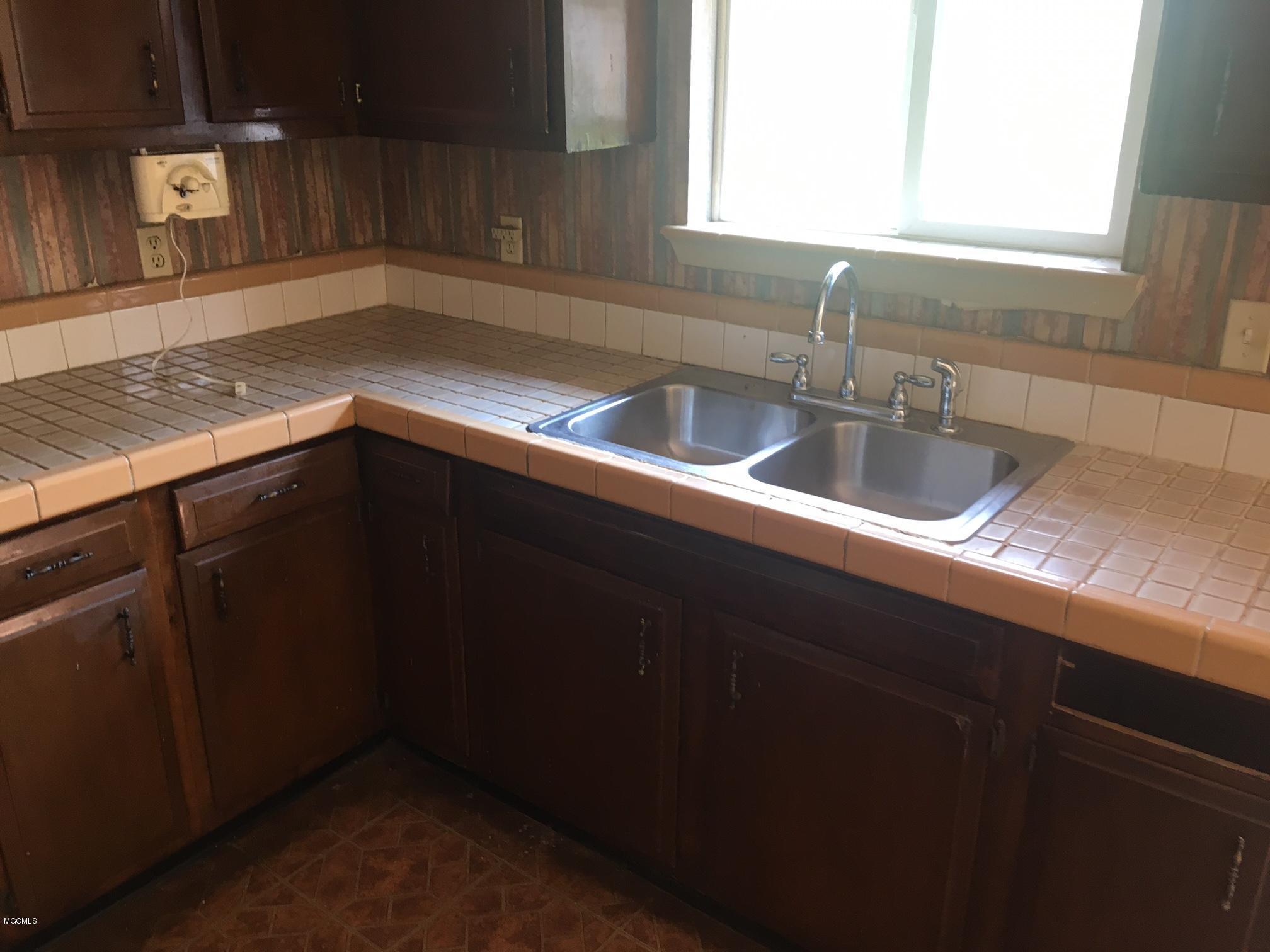 12319 Dedeaux Road Gulfport, MS 39503 - Photo 5 of 14 Kitchen