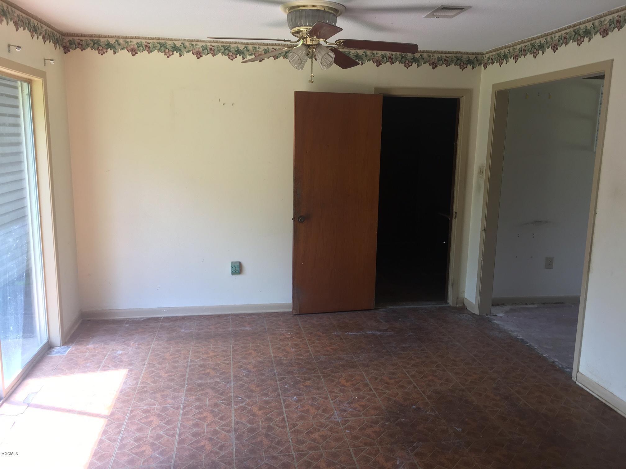 12319 Dedeaux Road Gulfport, MS 39503 - Photo 6 of 14 Dining Room