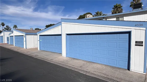$1,200 | 4034 Gold Coast Drive, Las Vegas, NV 89121