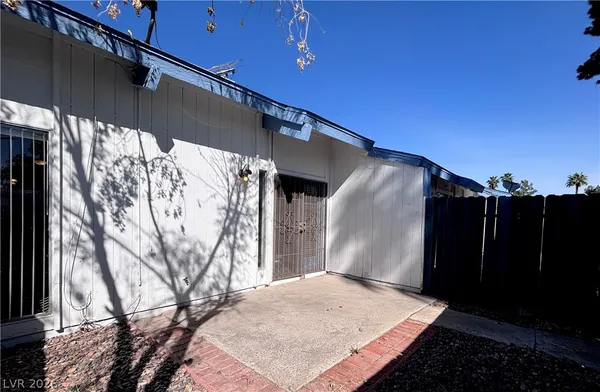 $1,200 | 4034 Gold Coast Drive, Las Vegas, NV 89121