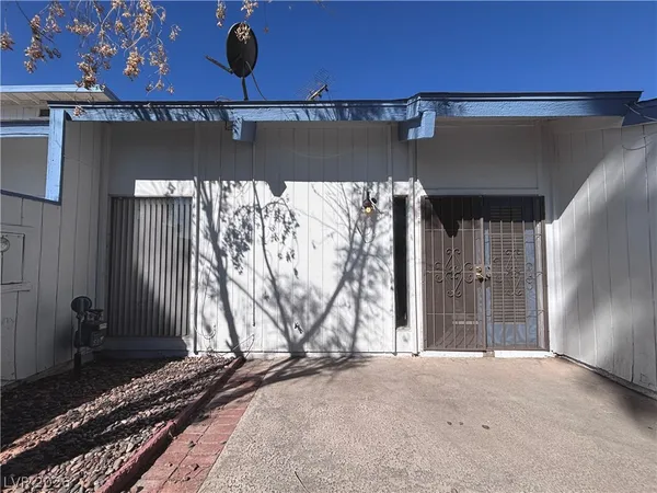 $1,200 | 4034 Gold Coast Drive, Las Vegas, NV 89121