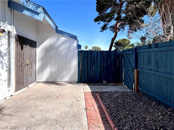 $1,200 | 4034 Gold Coast Drive, Las Vegas, NV 89121