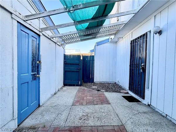 $1,200 | 4034 Gold Coast Drive, Las Vegas, NV 89121