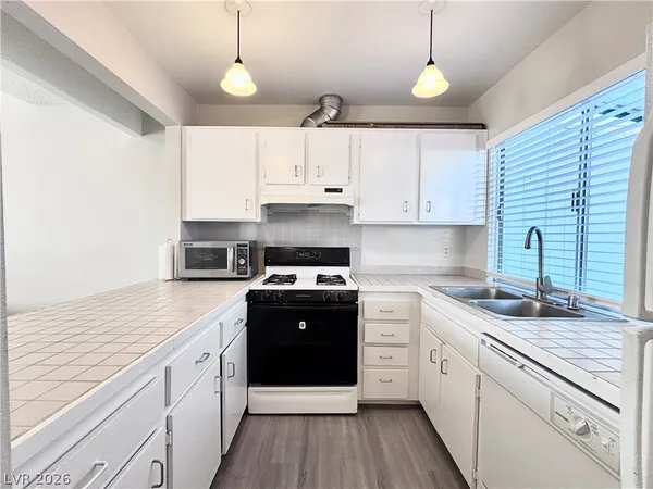 $1,200 | 4034 Gold Coast Drive, Las Vegas, NV 89121