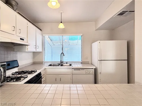 $1,200 | 4034 Gold Coast Drive, Las Vegas, NV 89121