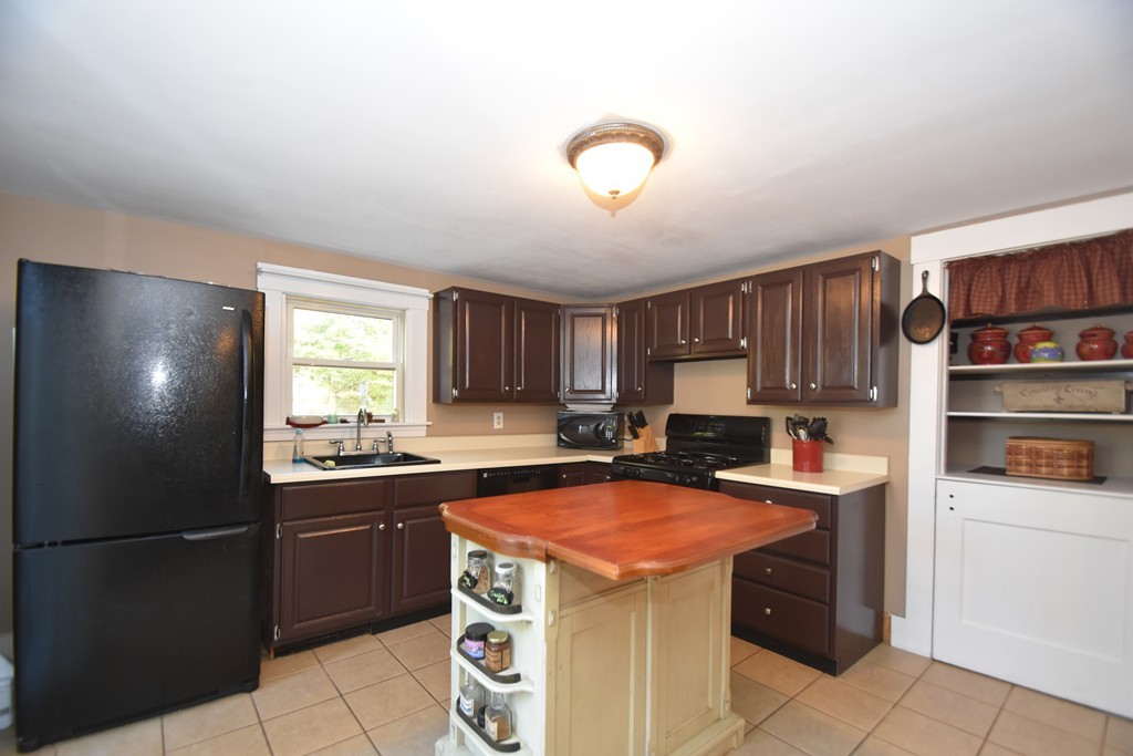 31 Shaker Road Shirley, MA 01464 - Photo 3 of 18 Gallery Image 3