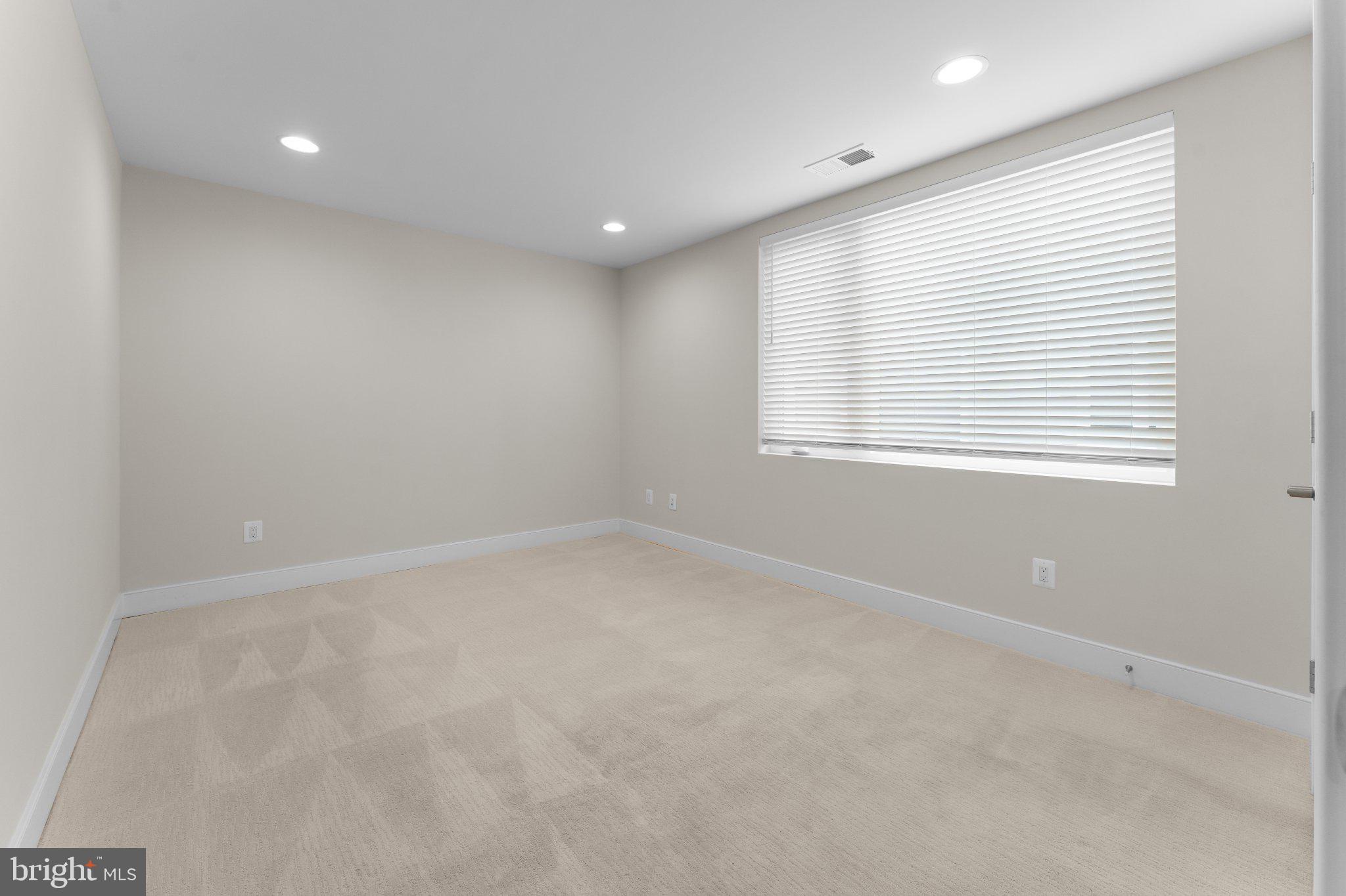 2827 24th Road South Arlington, VA 22206 - Photo 32 of 48 Bright and airy blank canvas room.