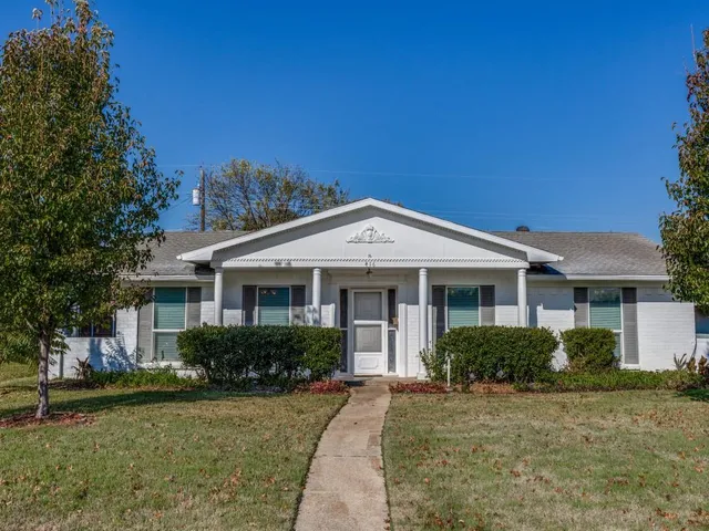 $2,800 | 416 Cambridge Drive, Richardson, TX 75080