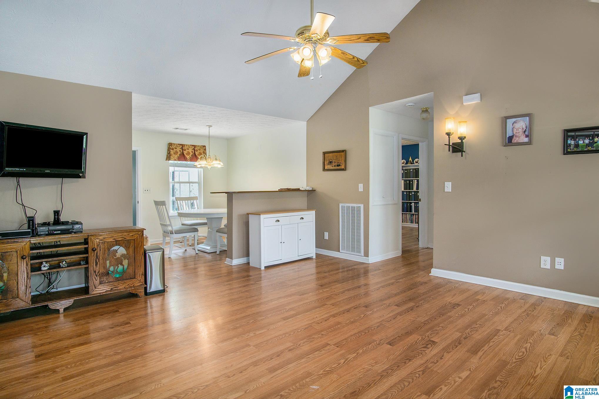 1641 4th Avenue North Clanton, AL 35045 - Photo 3 of 29