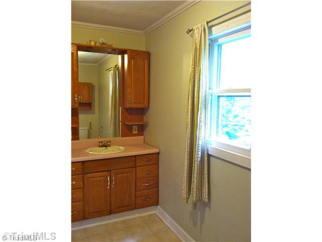 1065 Valhalla Road Walnut Cove, NC 27052 - Photo 8 of 11 Master Bath/Spa.