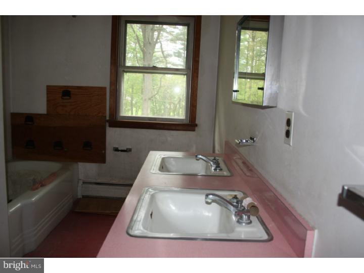 625 Montgomery Road Ambler, PA 19002 - Photo 7 of 11 Bathroom