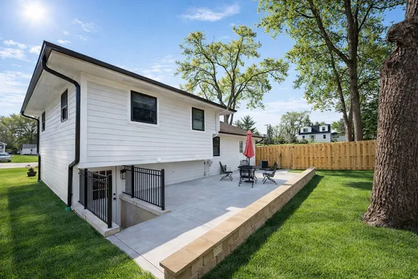 $539,900 | 22-w080 Valleyview Drive, Glendale Heights, IL 60139