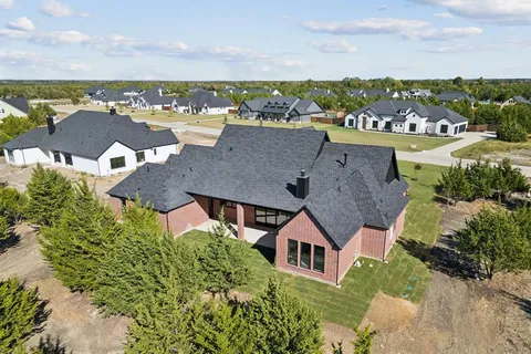 $895,000 | 3031 Stonebriar Drive, Waxahachie, TX 75165