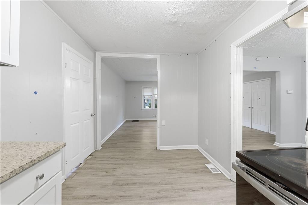 1112 Valley View Road Southeast Atlanta, GA 30315 - Photo 10 of 30