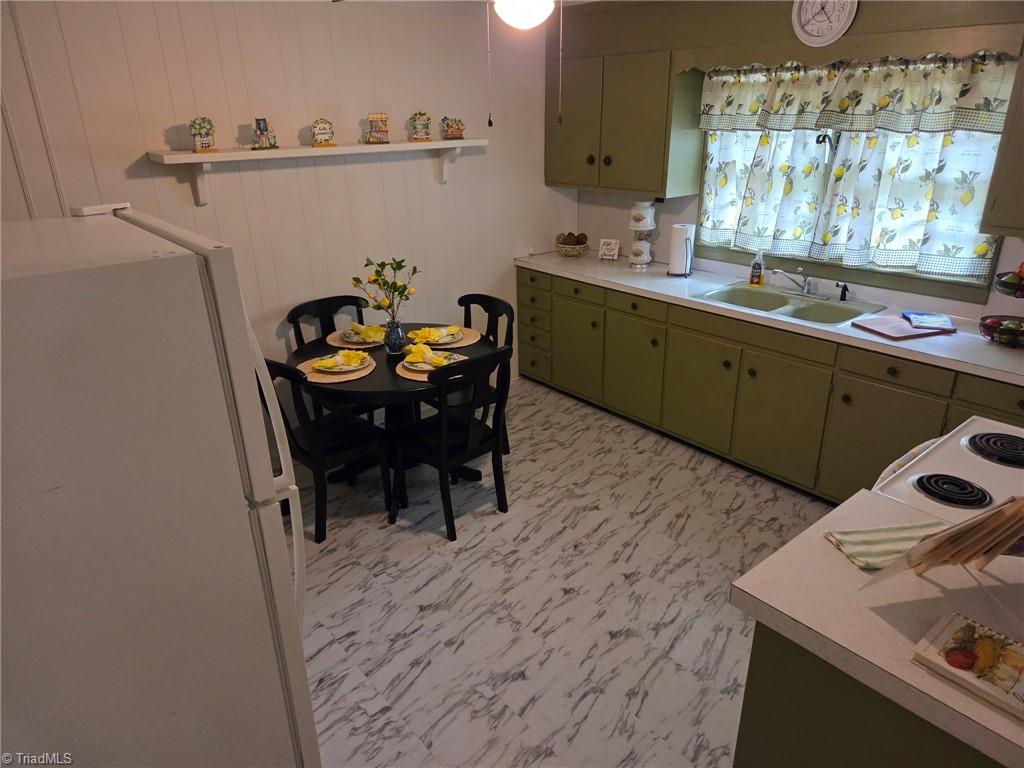 999 Ben Lee Road Thomasville, NC 27360 - Photo 3 of 24
