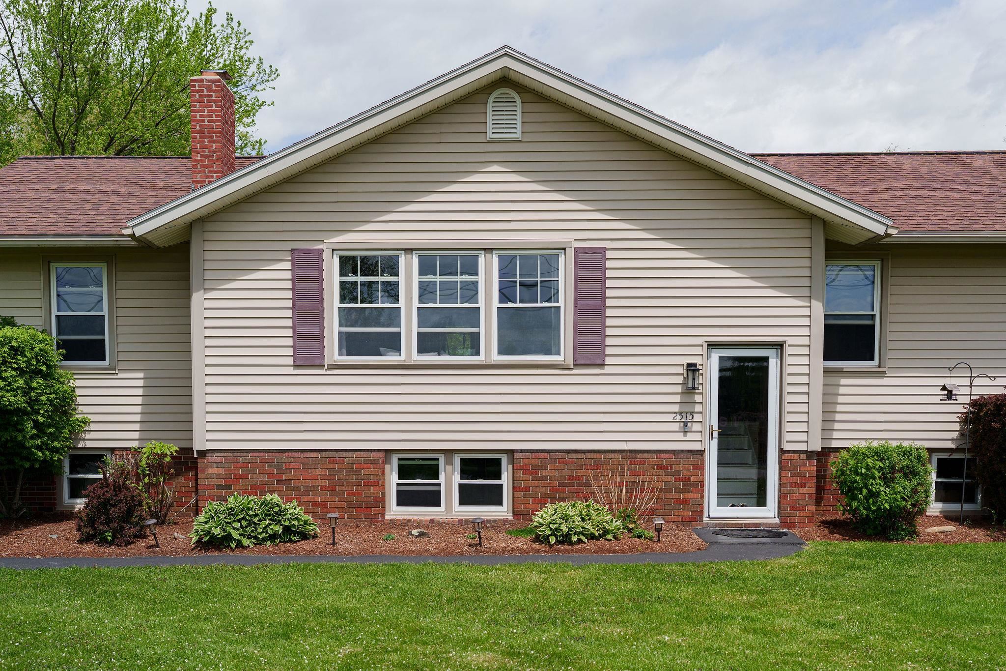 2515 Mountain View Road Williston, VT 05495 - Photo 3 of 34