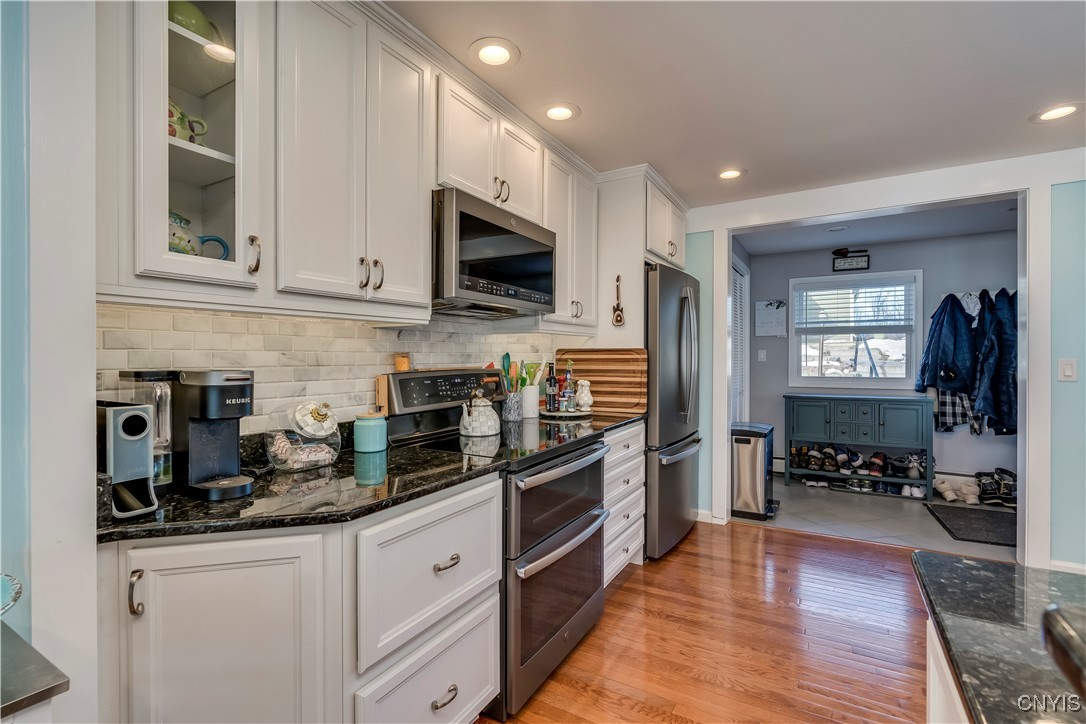 26995 3 Mile Point Road Lyme, NY 13622 - Photo 6 of 48 Spacious fully applianced kitchen w/granite counte