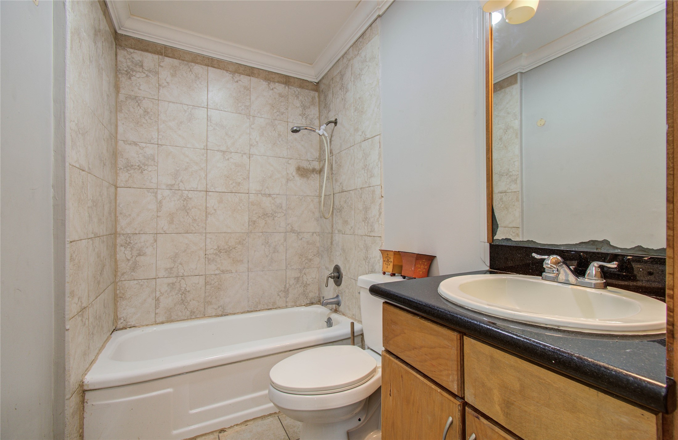 6830 New York Street Houston, TX 77021 - Photo 18 of 23 a bathroom with a sink a toilet and a bathtub