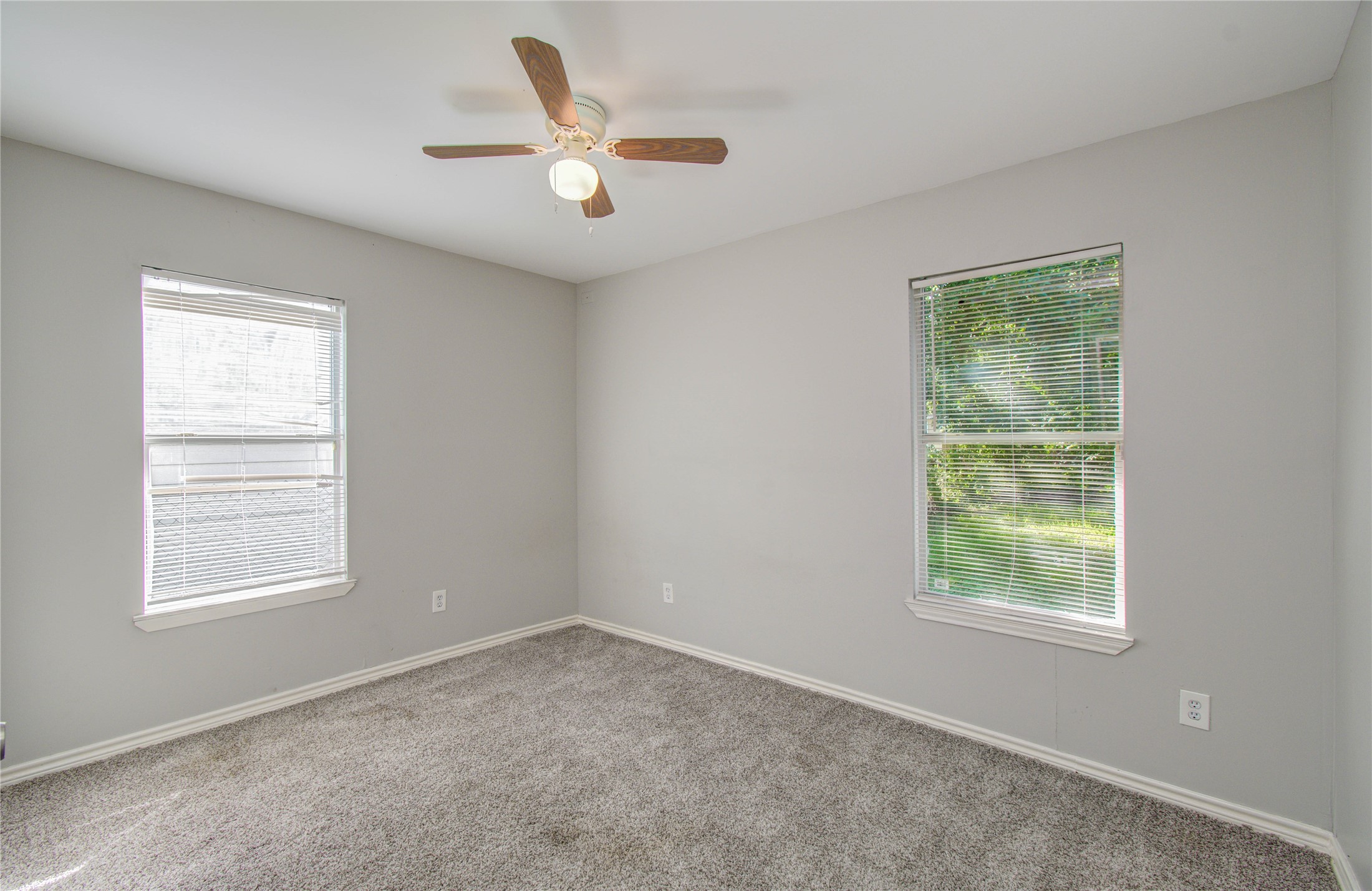 6830 New York Street Houston, TX 77021 - Photo 19 of 23 an empty room with a window
