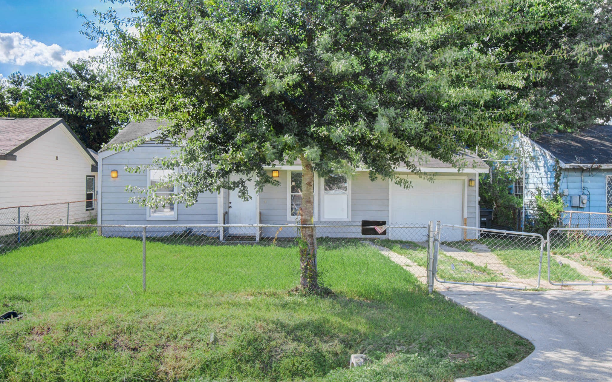 6830 New York Street Houston, TX 77021 - Photo 2 of 23 front view of a house with a yard and a large tree