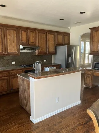 $2,800 | 1216 Tioga Drive, Irving, TX 75063