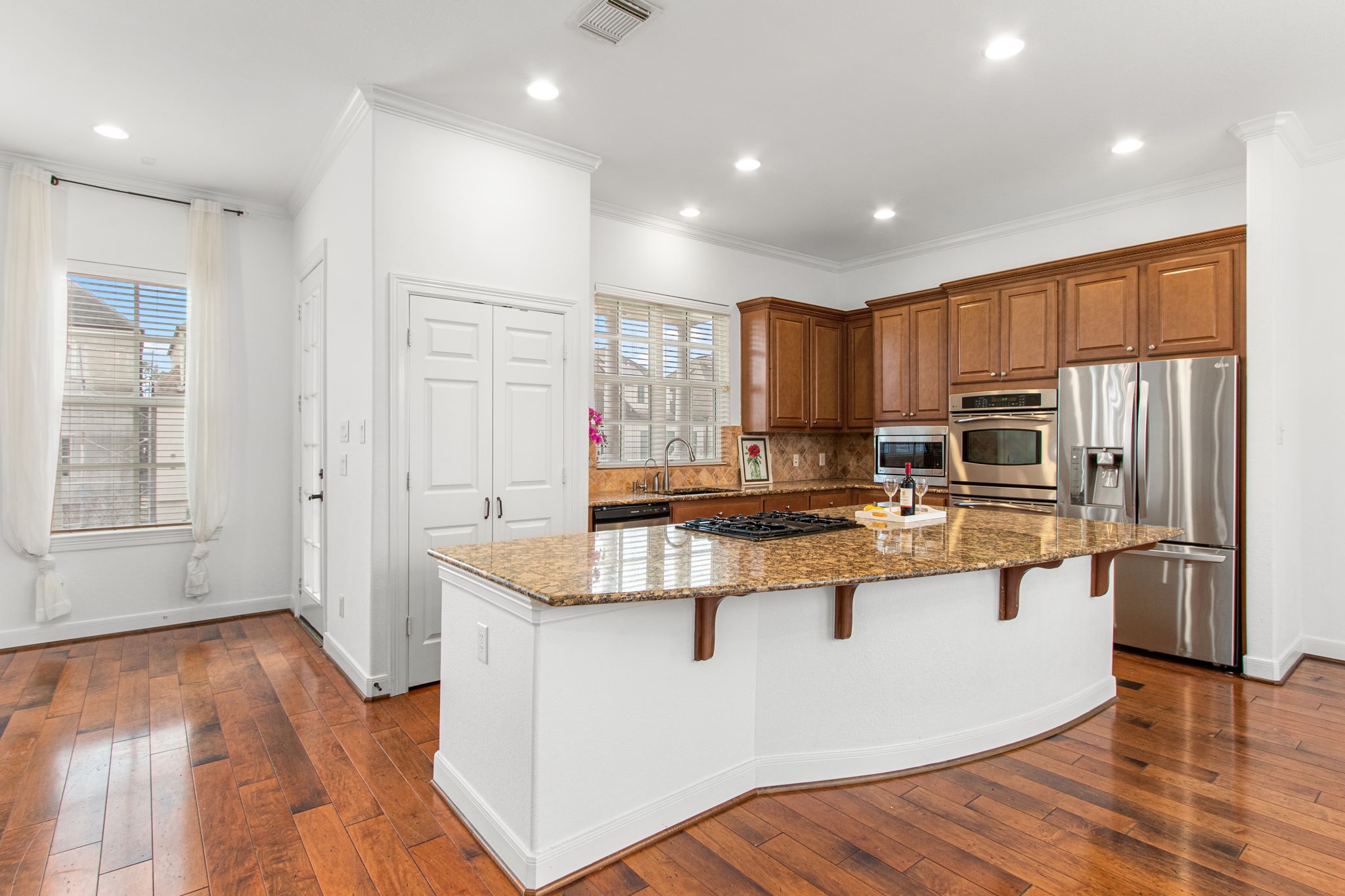 70 Shell Port Square The Woodlands, TX 77380 - Photo 11 of 50 a kitchen with kitchen island a sink stove and refrigerator