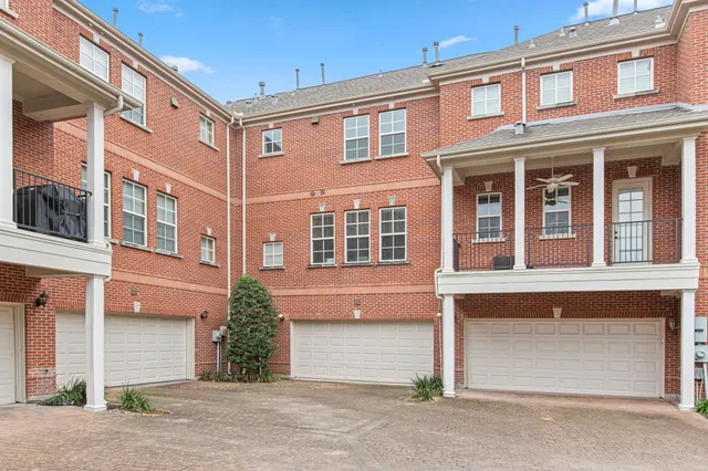 $715,000 | 70 Shell Port Square, The Woodlands, TX 77380