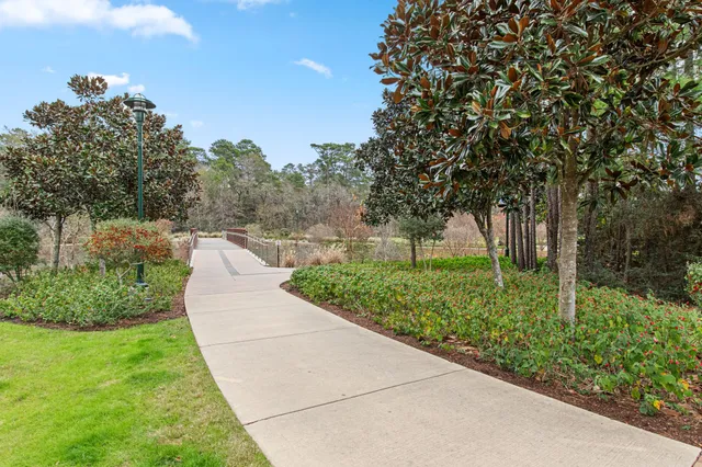 $715,000 | 70 Shell Port Square, The Woodlands, TX 77380