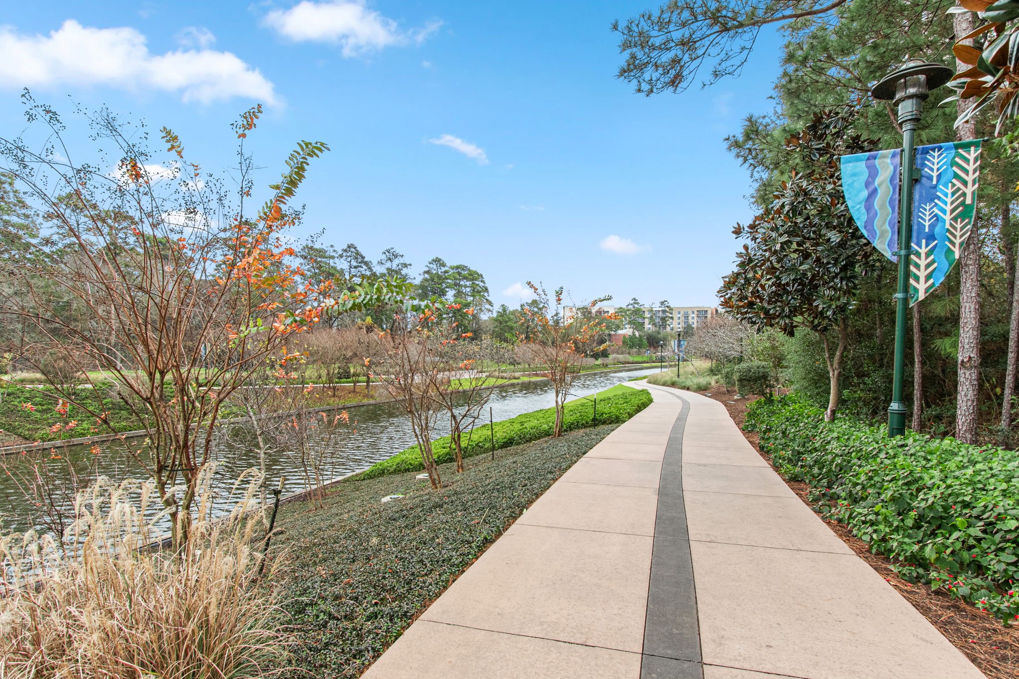 70 Shell Port Square The Woodlands, TX 77380 - Photo 40 of 50 a view of a pathway both side of building