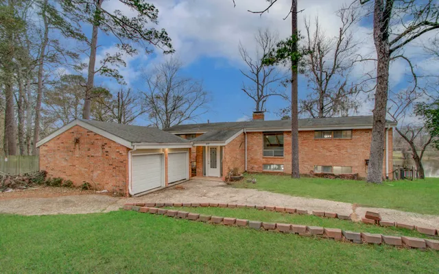$2,650 | 417 Brook Hollow Drive, Conroe, TX 77385