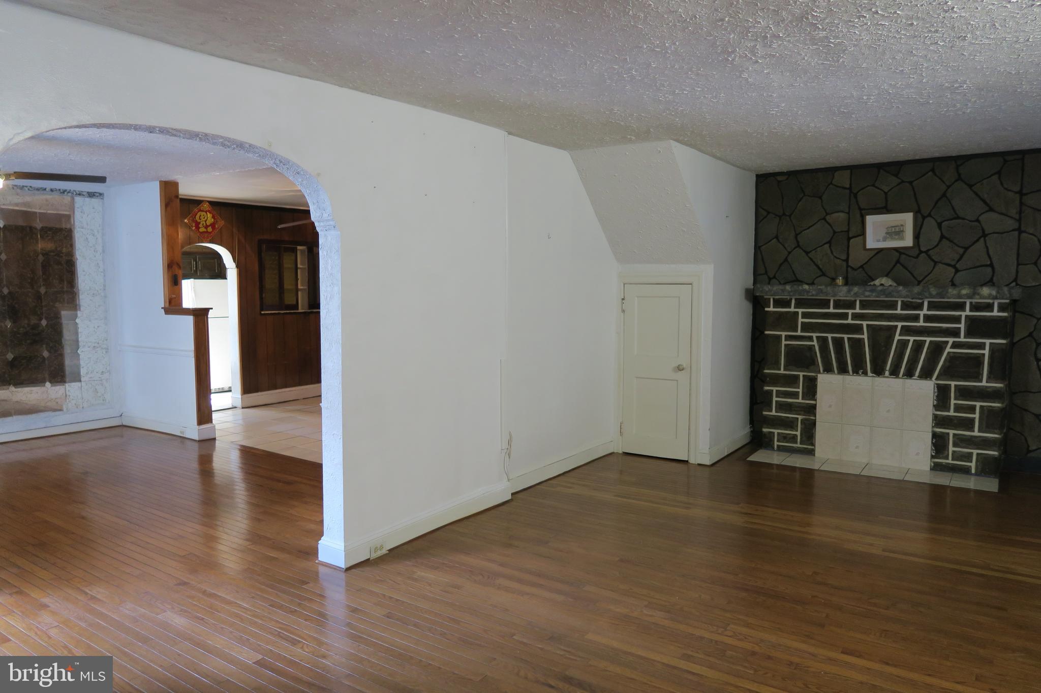 10 Overhill Road Upper Darby, PA 19082 - Photo 3 of 26