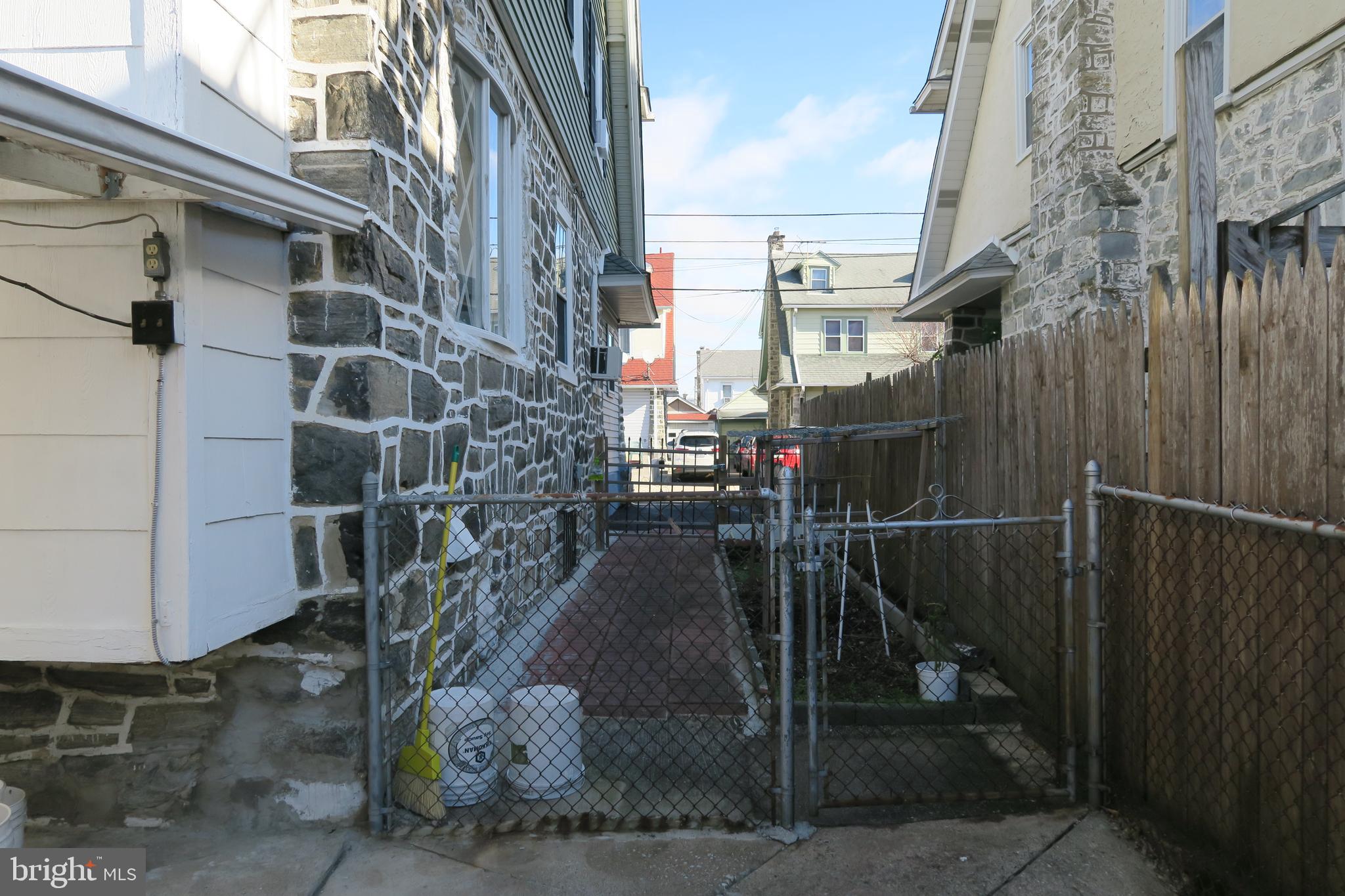 10 Overhill Road Upper Darby, PA 19082 - Photo 23 of 26 Side yard