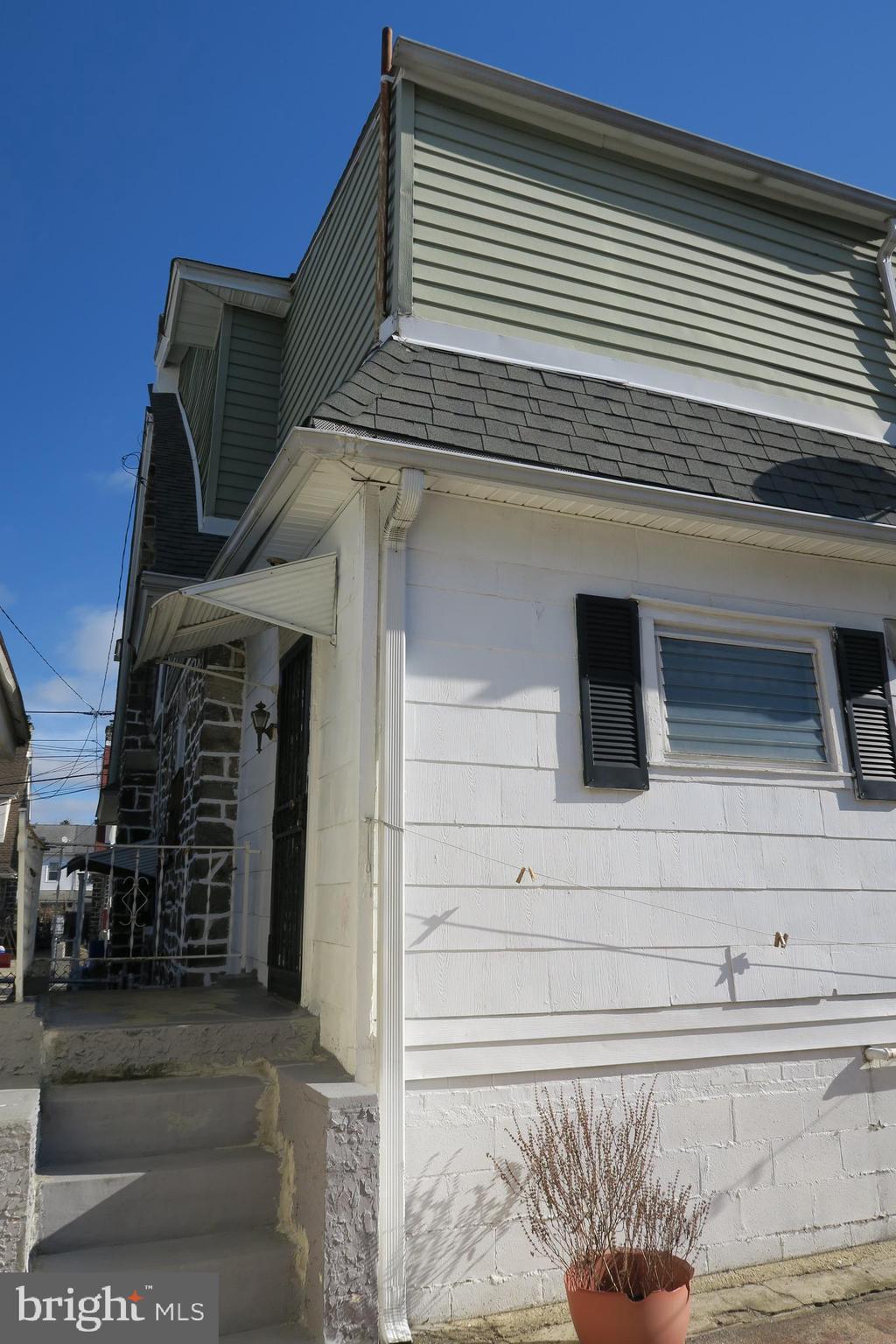 10 Overhill Road Upper Darby, PA 19082 - Photo 25 of 26 Stairs from kitchen to backyard