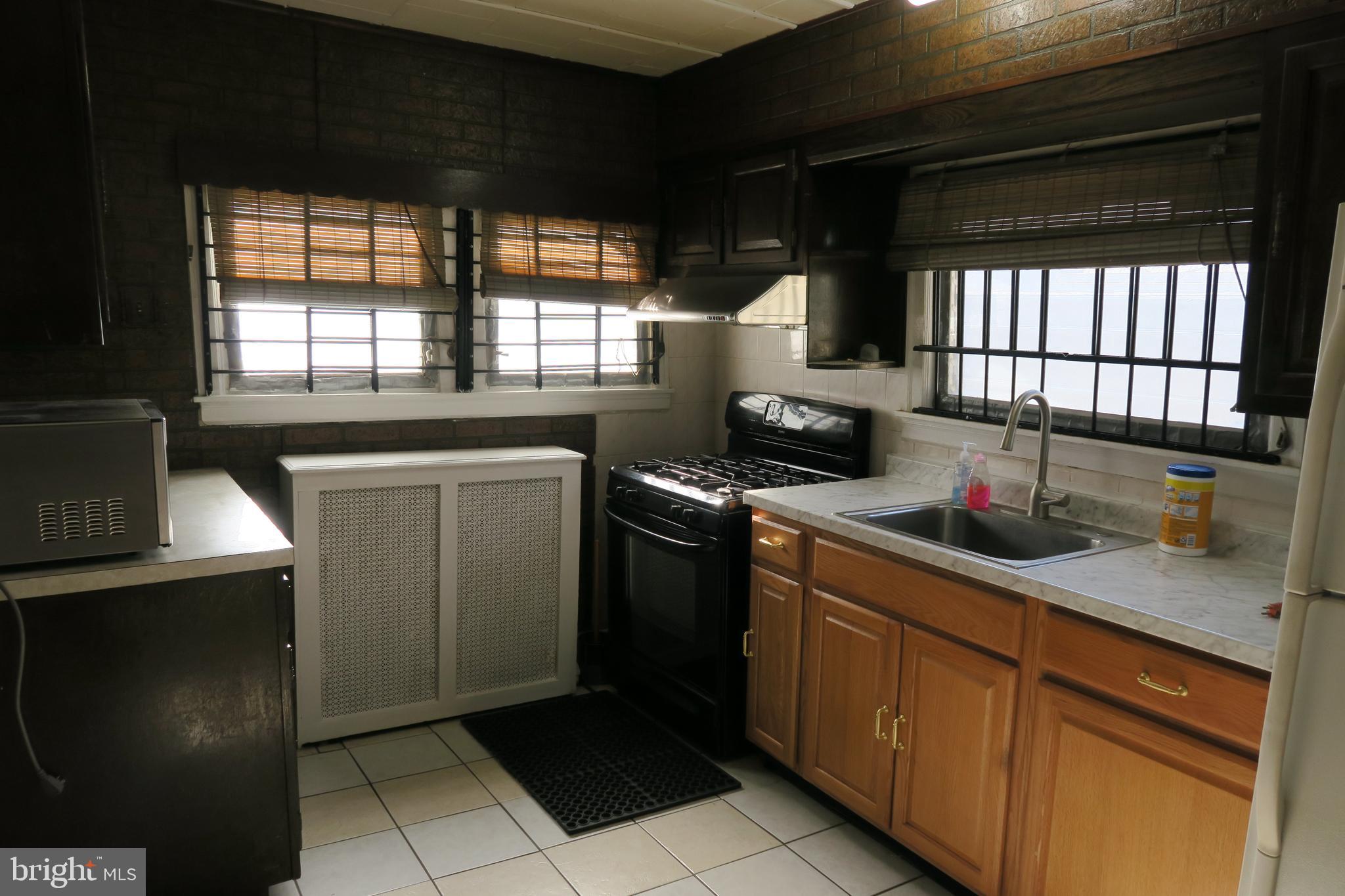 10 Overhill Road Upper Darby, PA 19082 - Photo 8 of 26