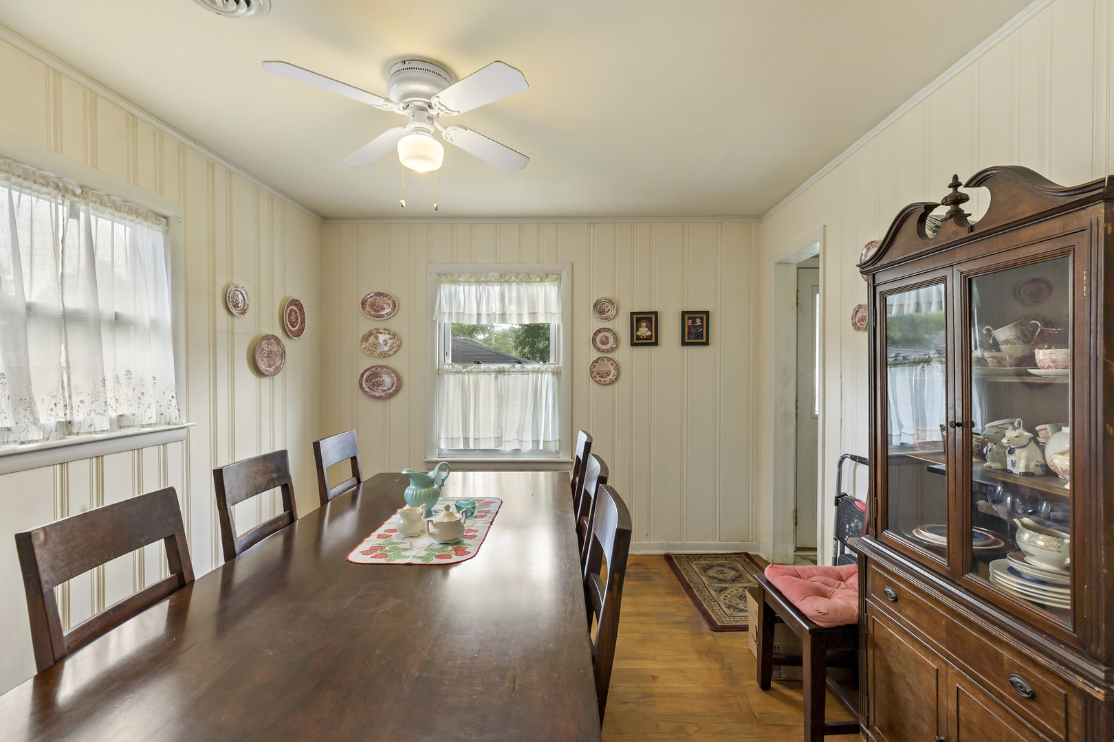 17905 Ridgewood Avenue Lansing, IL 60438 - Photo 11 of 18 a living room with furniture and wooden floor