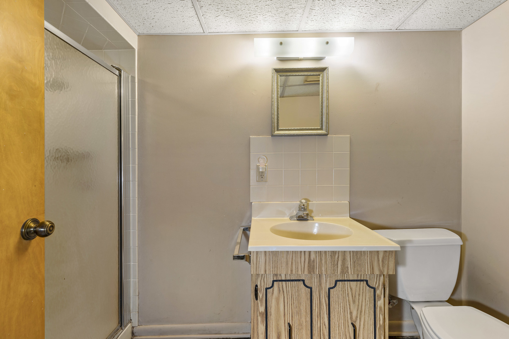 17905 Ridgewood Avenue Lansing, IL 60438 - Photo 13 of 18 a bathroom with a sink mirror and toilet