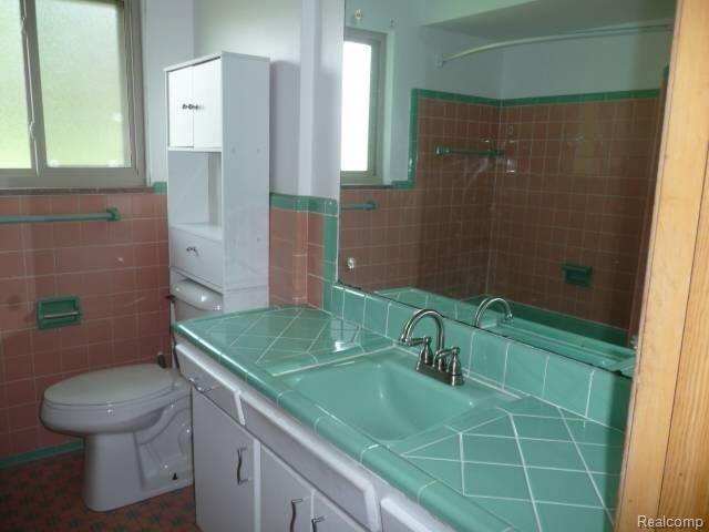 8544 Dale Center Line, MI 48015 - Photo 6 of 10 7.jpg