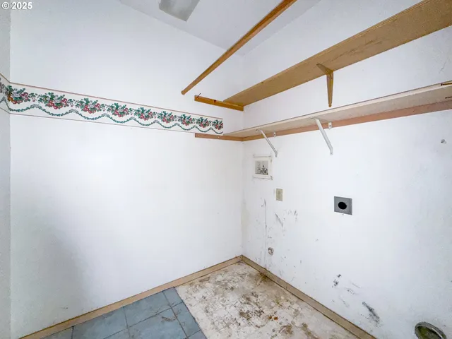 a view of a pathway both side of yard