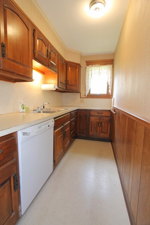 11 Ruth Street Worcester, MA 01602 - Photo 5 of 15 Gallery Image 5