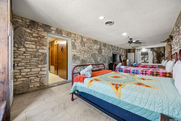 $2,950 | 118 Buffalo Spring Road, New Braunfels, TX 78132